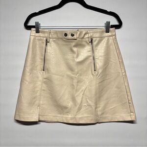 ✨Francesca's Collections Cream Mini Skirt Size M